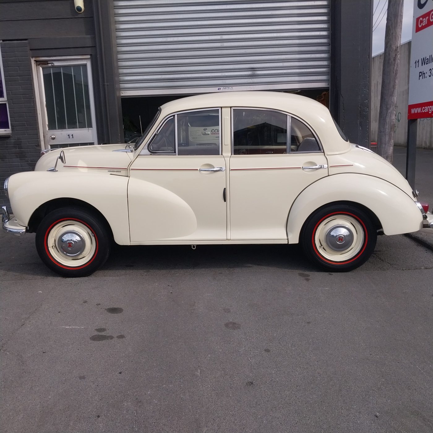Morris Minor 1000 9mm Redwalls
