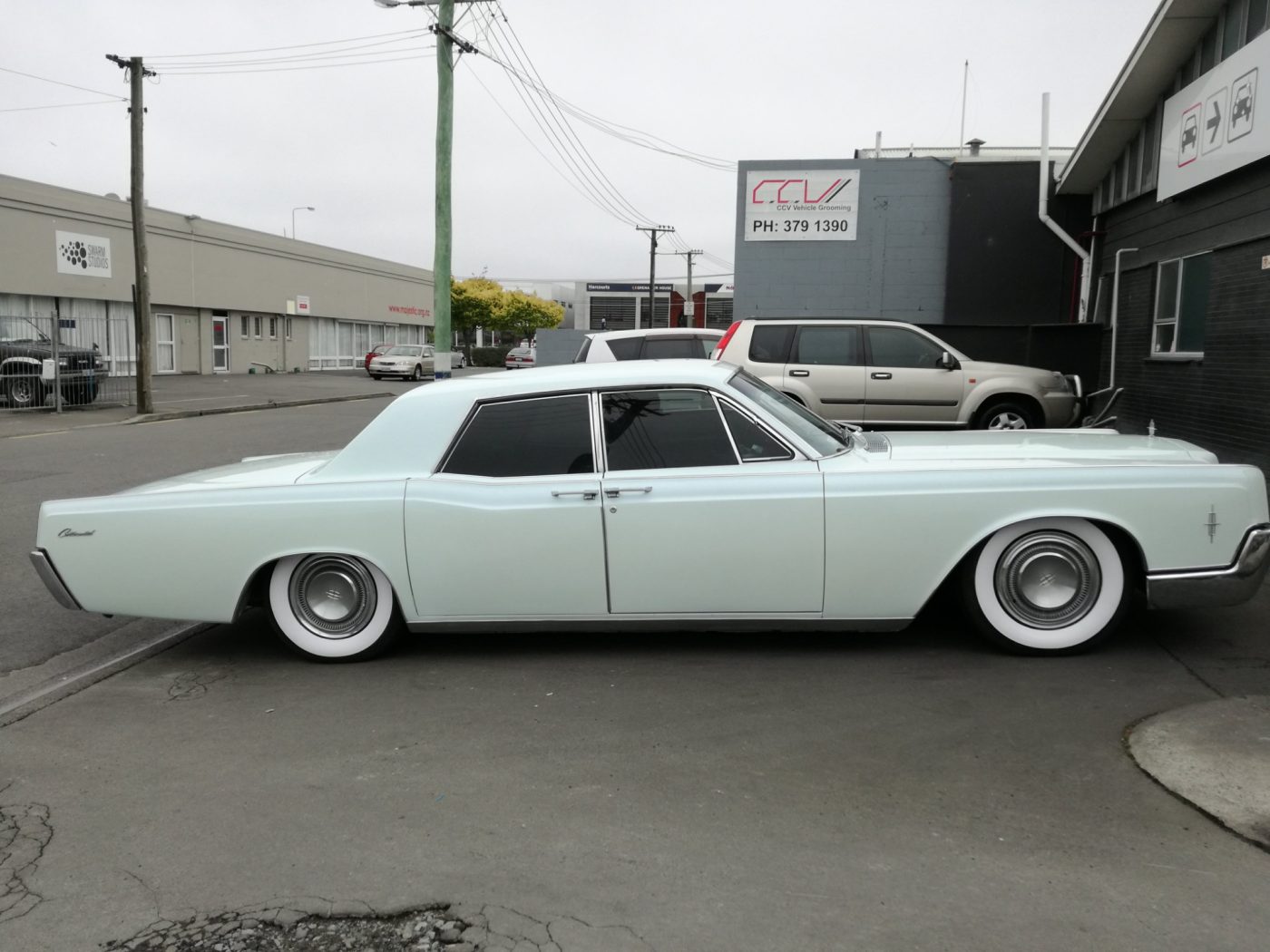 Lincoln Continental Customwidth Whitewalls
