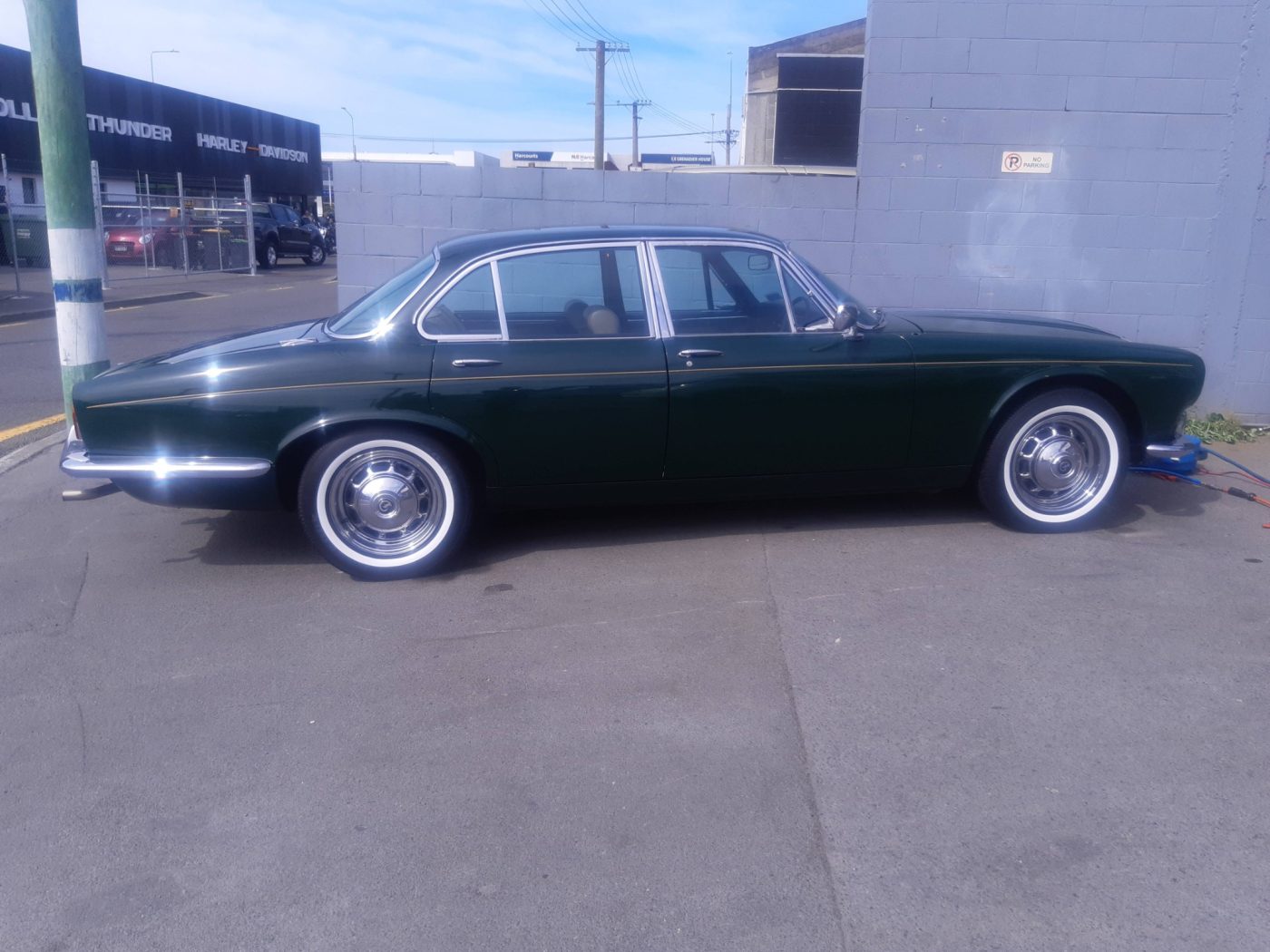 Jaguar XJ6 27mm Whitewalls