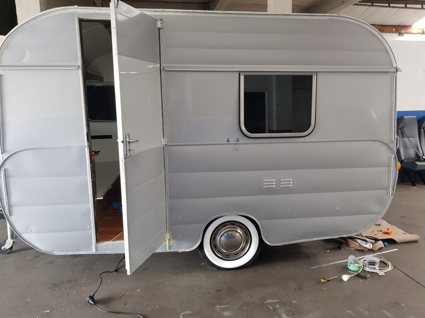 Vintage Caravan Customwidth Whitewalls