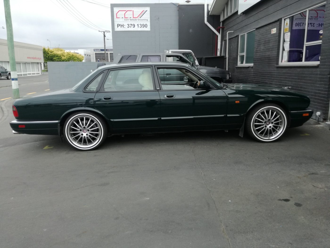 Jaguar XJ6 Whitewalls