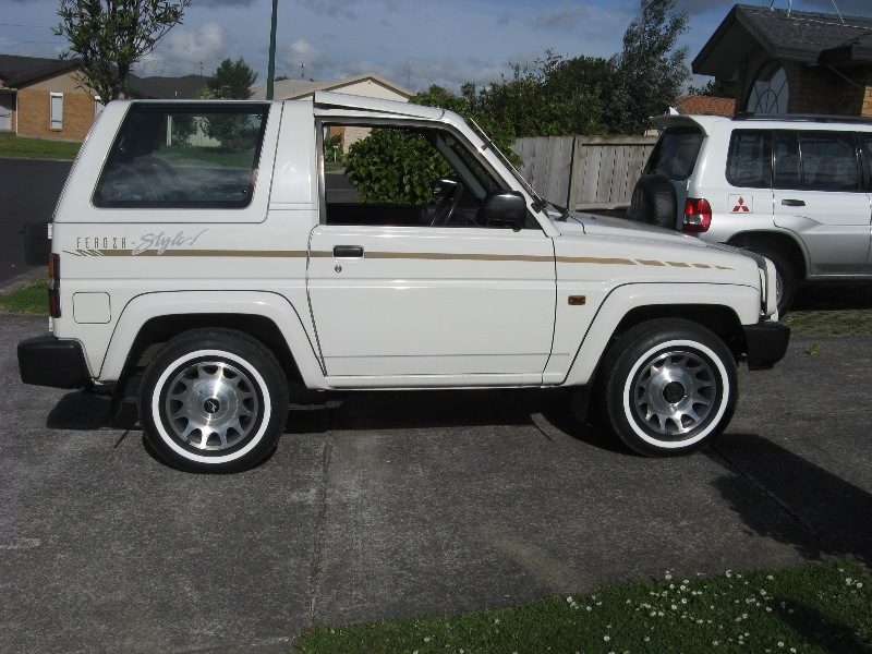 Daihatsu Feroza 27mm Whitewalls