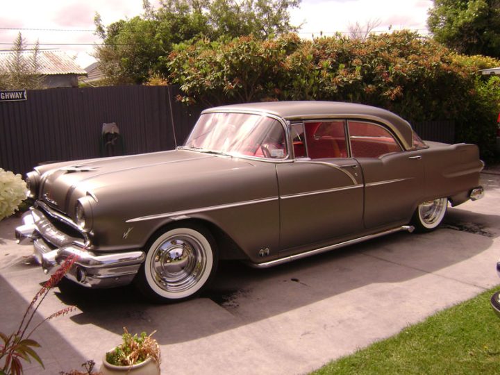 Pontiac Chieftain Customwidth Whitewalls