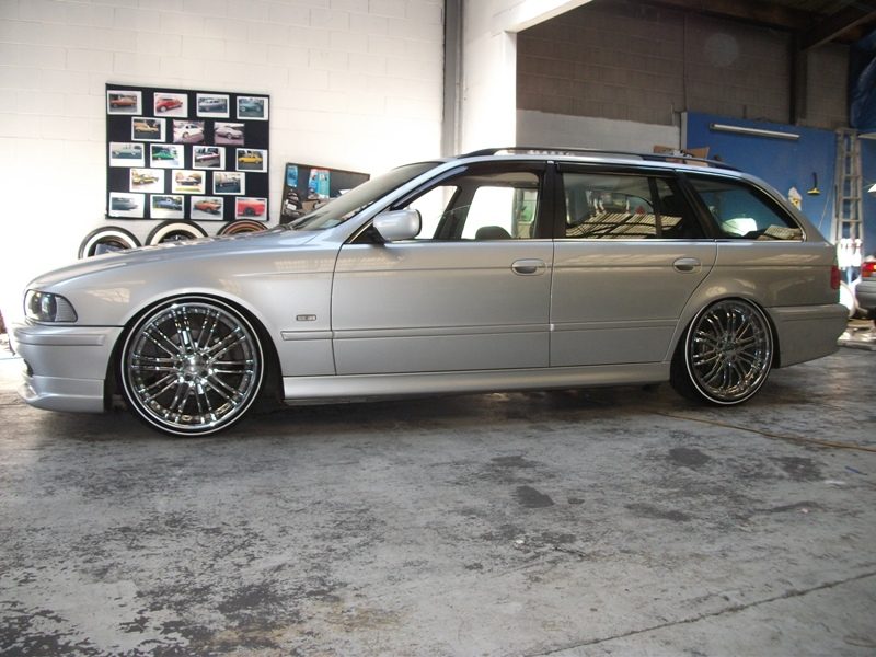 BMW E39 Touring 9mm Whitewalls