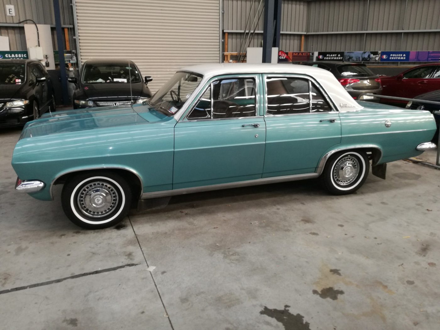 Holden HR Sedan 19mm Whitewalls