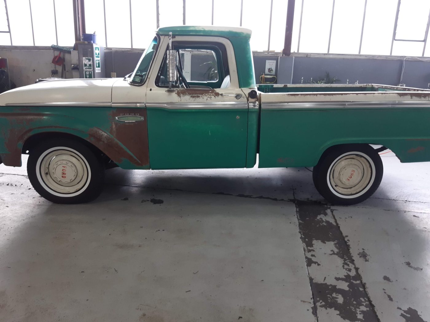 Ford F100 19mm Whitwalls