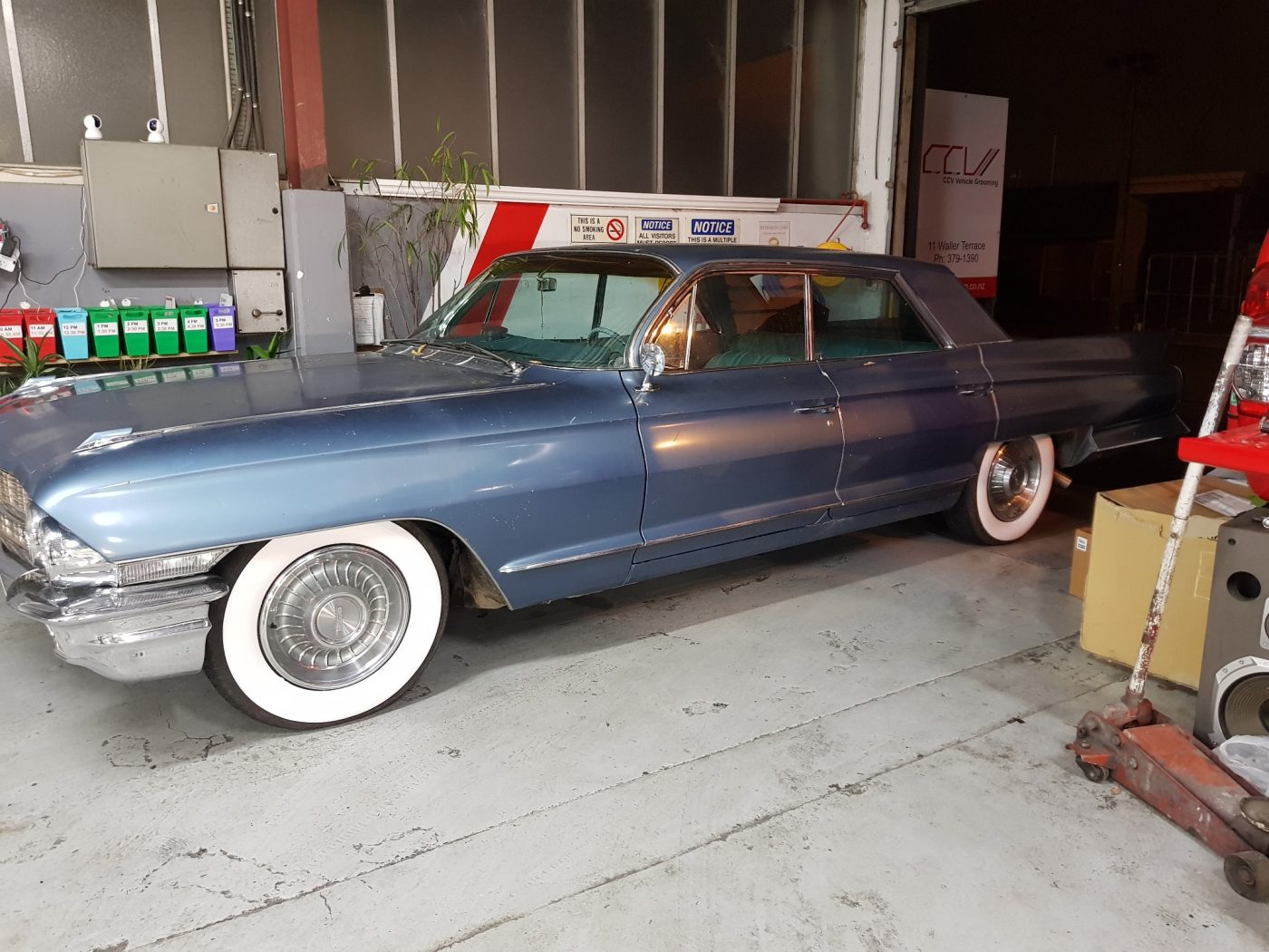 Cadillac Sedan DeVille Customwidth Whitewalls